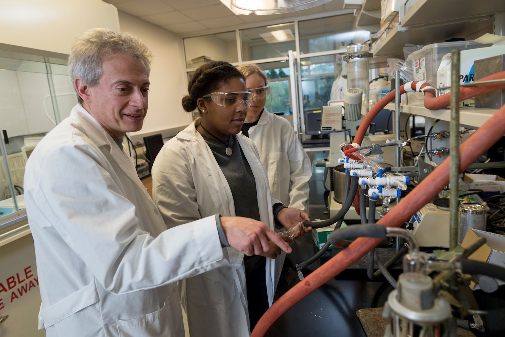 Paulo Almeida is the recipient of the 2024 RCSA Cottrell SEED Award.