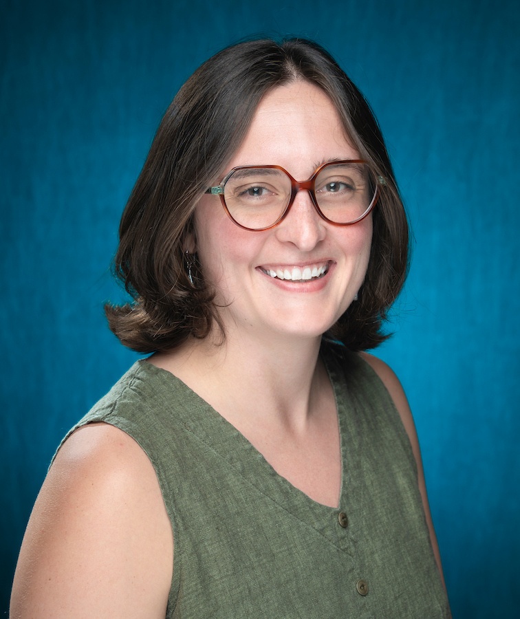 Alayna moore headshot