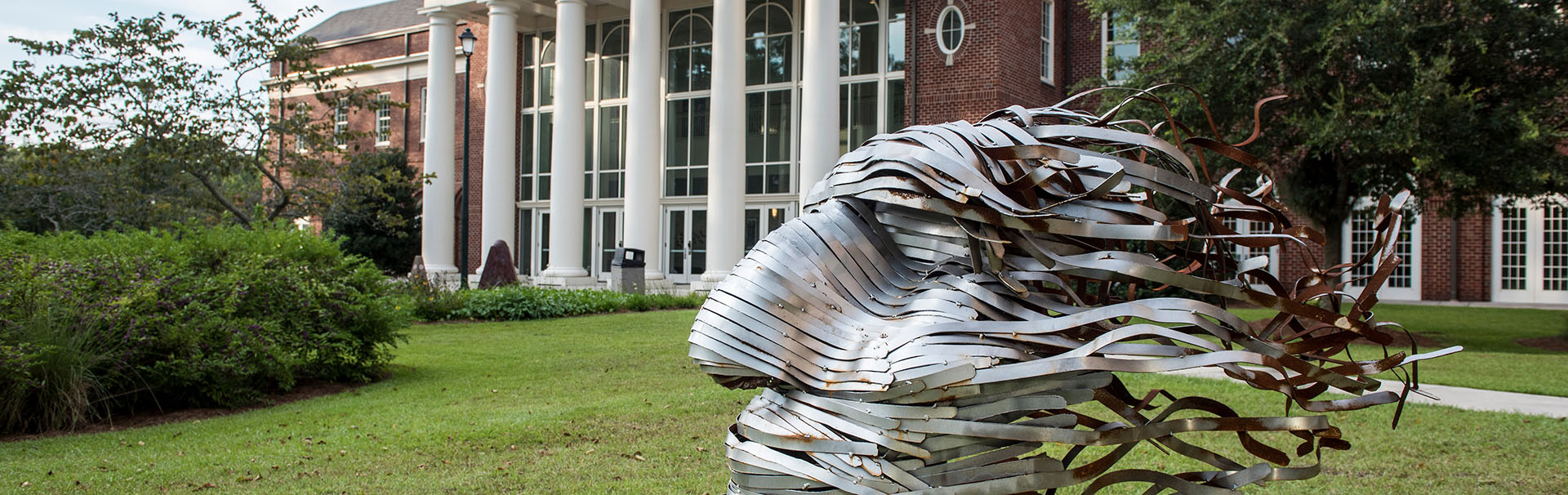 UNCW English Lecturer utilizes UNCW’s beautiful campus to teach her English in Motion class.